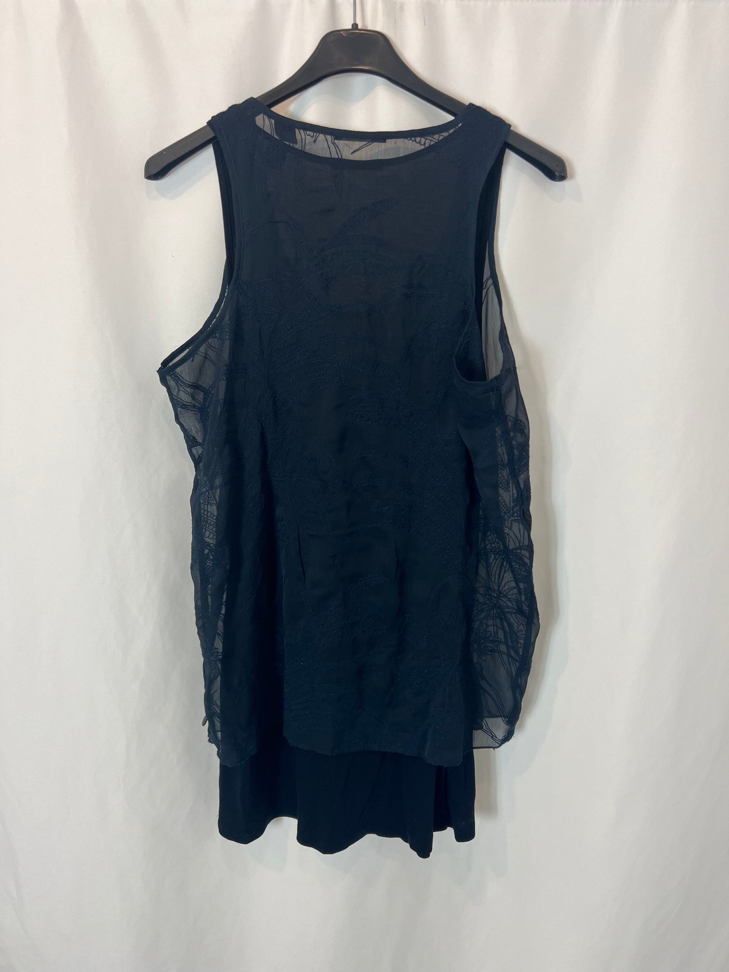 MAISON SCOTCH. Top azul bordado doble capa. T 3(L)