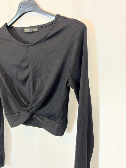 PULL&BEAR. Croptop negro punto T.s