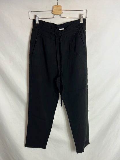 ZARA. Pantalón negro estilo chino. T S