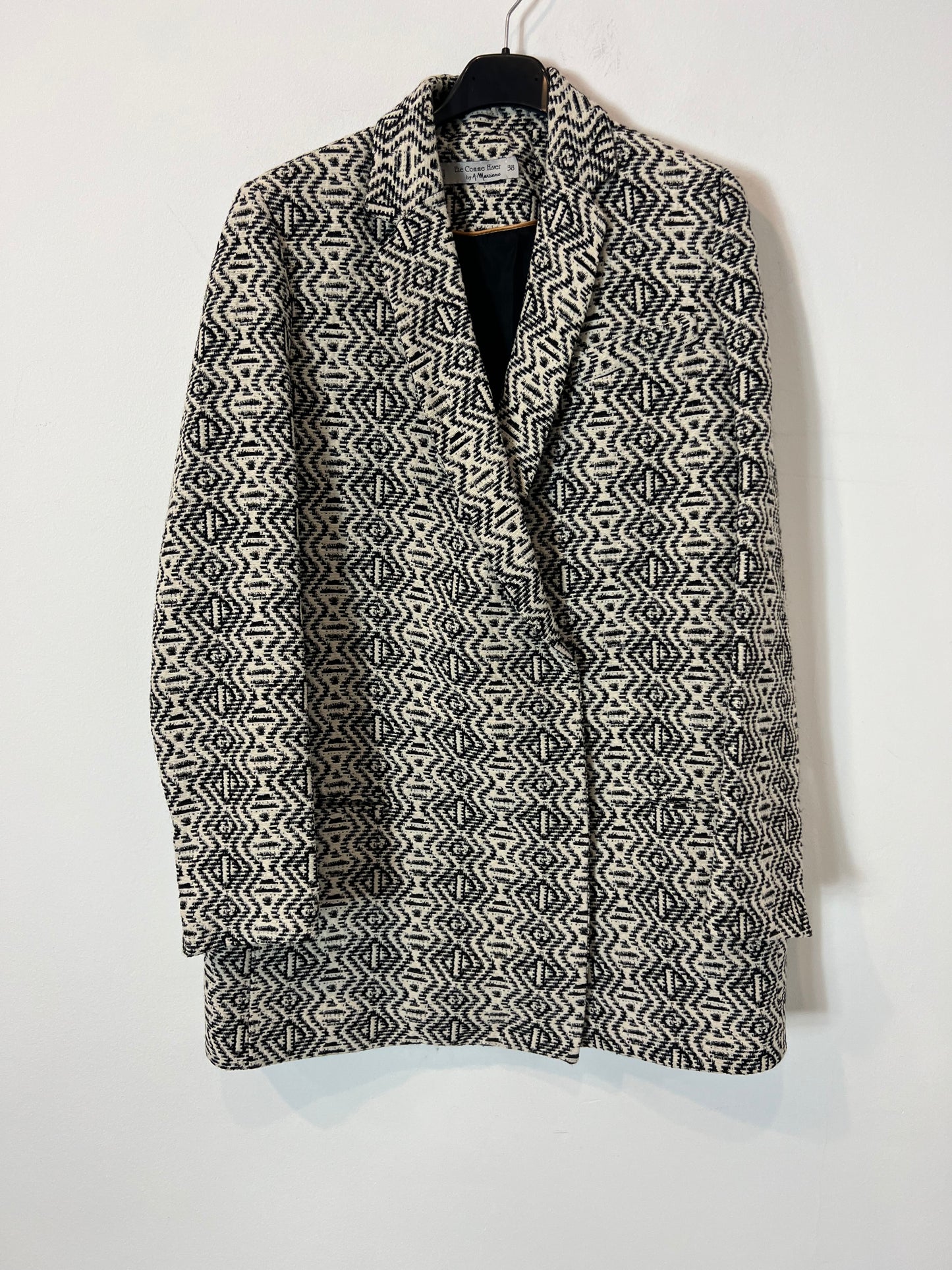 ETÉ COMME HIVER. Chaqueta textura estampado geométrico. T 38