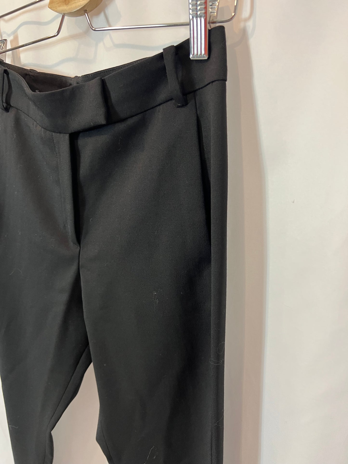 UTERQÜE. Pantalón negro pinzas. T 36