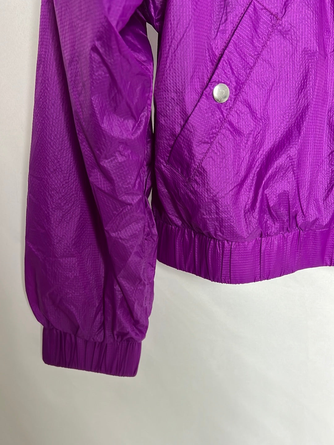 ISABEL MARANT. Chaqueta morada textura cortavientos. T 36