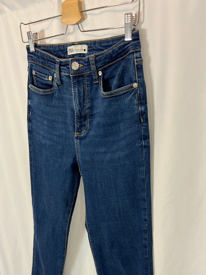 ZARA. Pantalón denim crop acampanado T.38