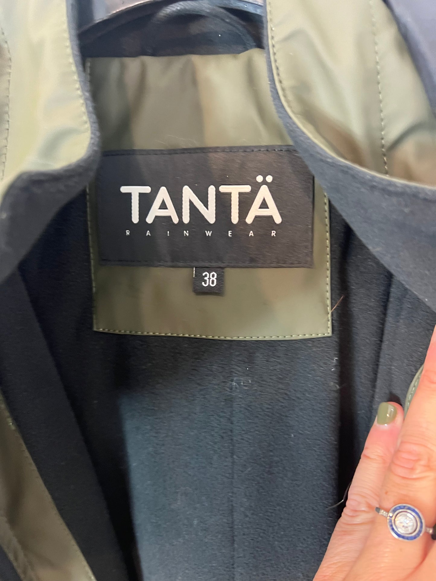 TANTÄ. Chaqueta impermeable 3/4 verde oscuro. T 38