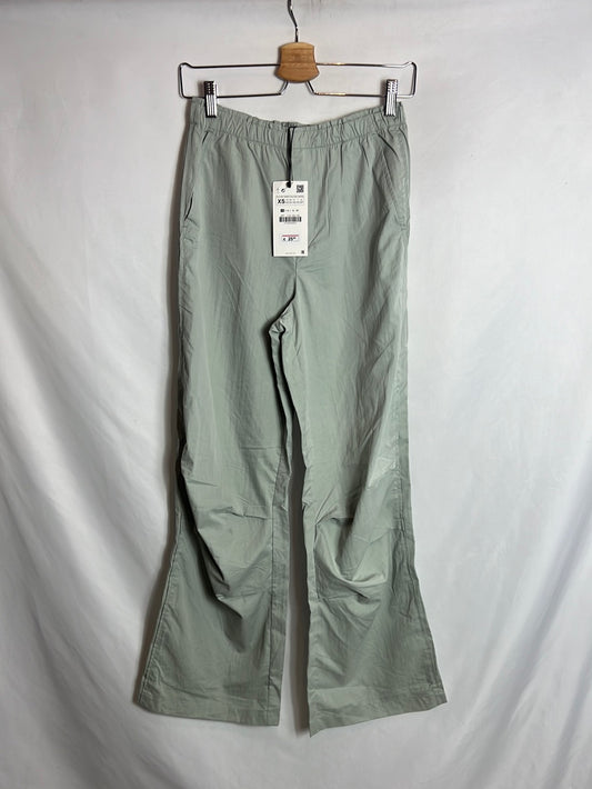 ZARA. Pantalón verde claro textura. T XS