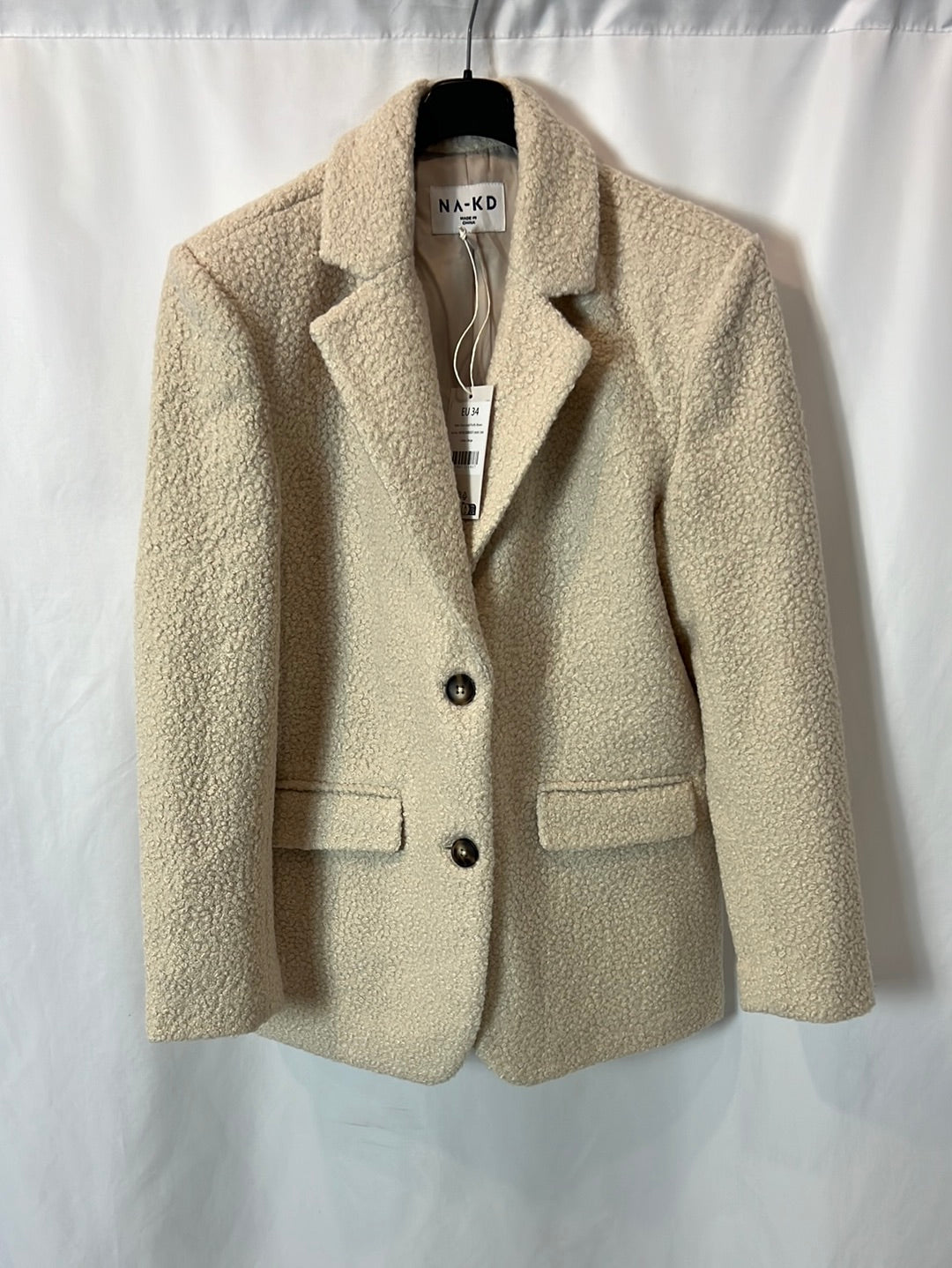 NA&KD. Abrigo beige borrego estilo blazer T.34