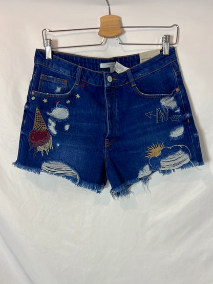 ZARA. Denim short bordados. T 40