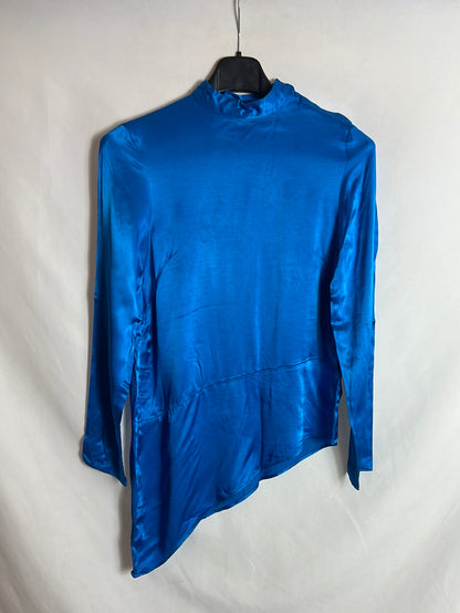 H&M. Top azul satinado asimetrico. T 32