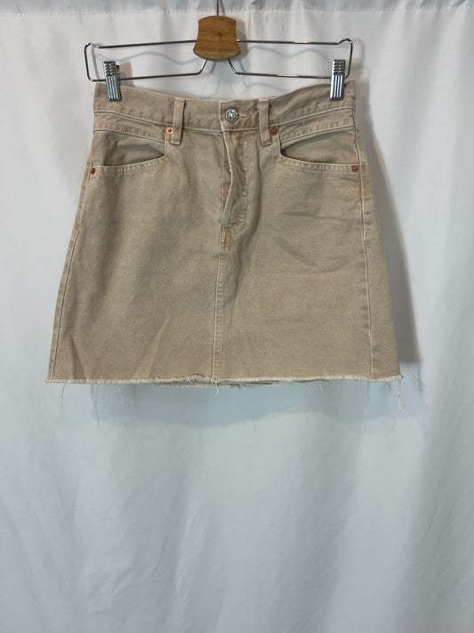 MANGO.  Falda corta denim beige abotonada. T M