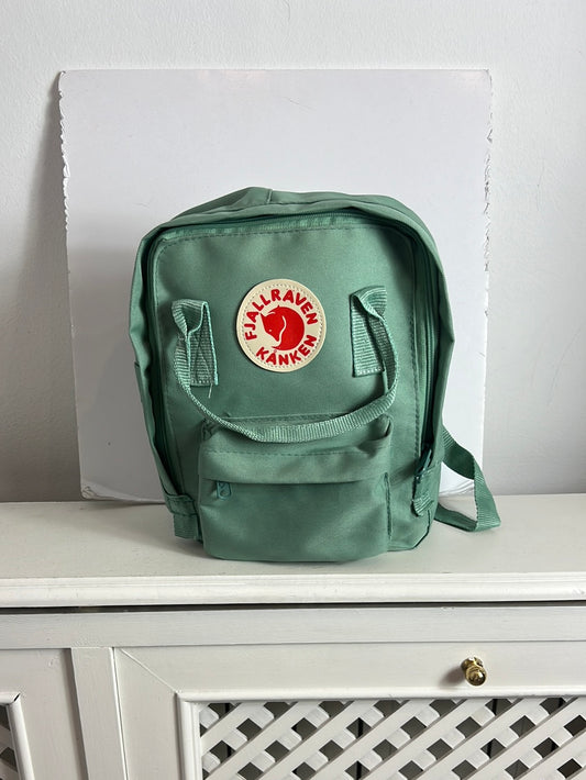 FJALLRAVEN KANKEN. Mochila pequeña verde claro