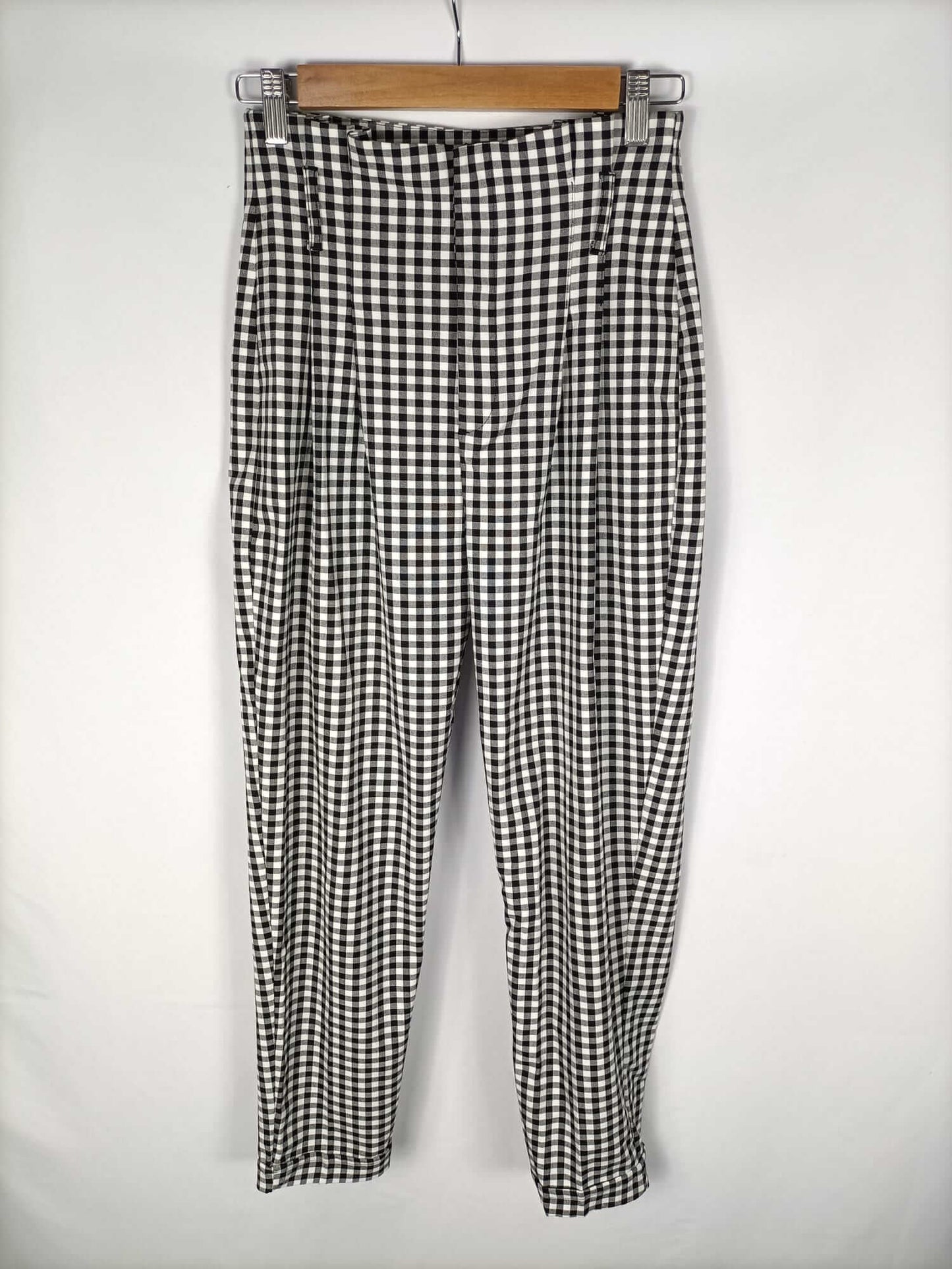 BERSHKA. Pantalón cuadros vichí T.36