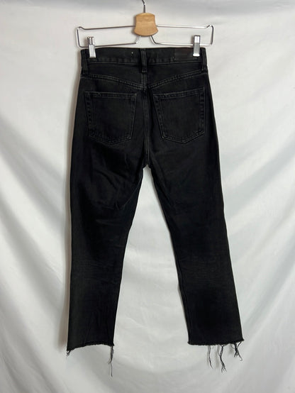 MANGO. Denim negro recto desflecado. T 32