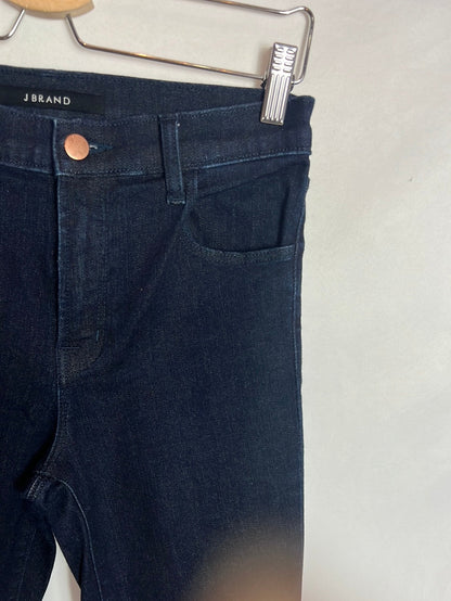 J BRAND. Denim oscuro cropped  volante. T 27(36)