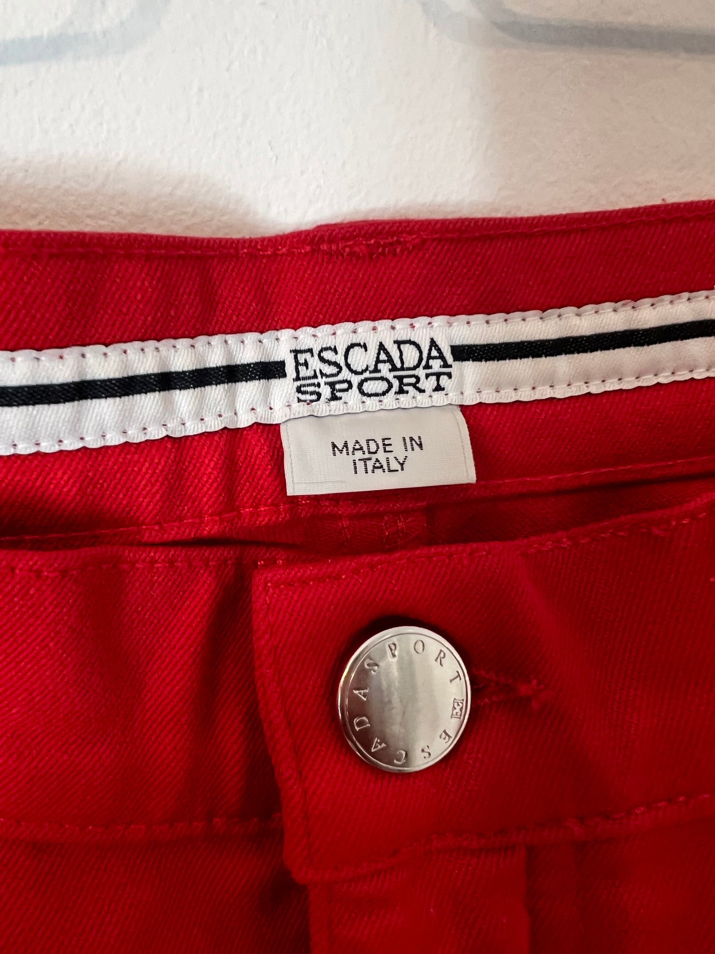 ESCADA SPORT. Pantalón recto rojo. T 40