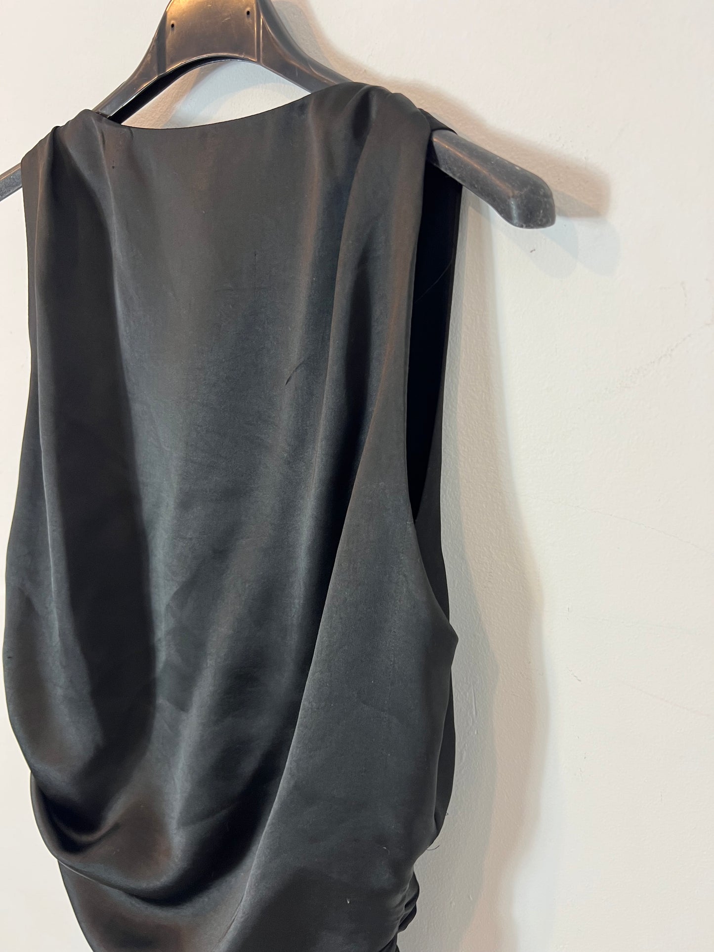 ZARA. Top negro satinado lazada. T M