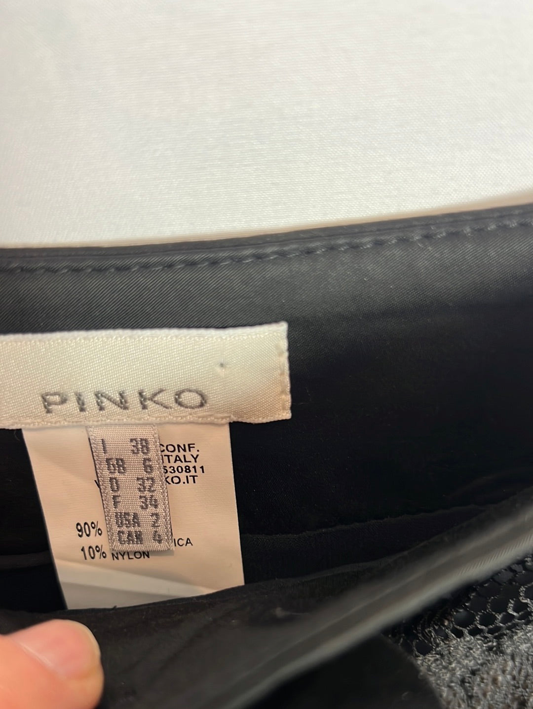 PINKO. Falda negra encaje. T 36