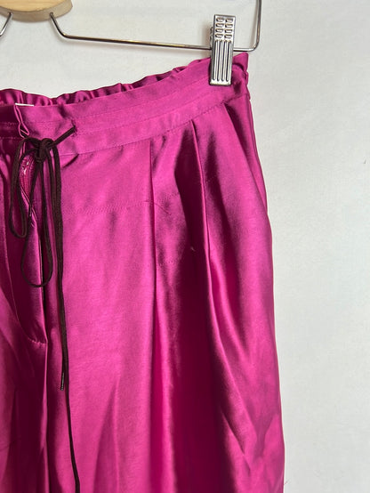 INTROPIA. Pantalón satinado rosa fluido. T S