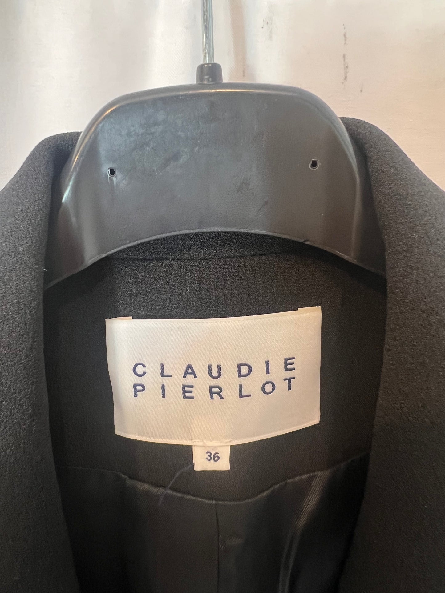 CLAUDIE PIERLOT. Chaleco negro flecos T.36