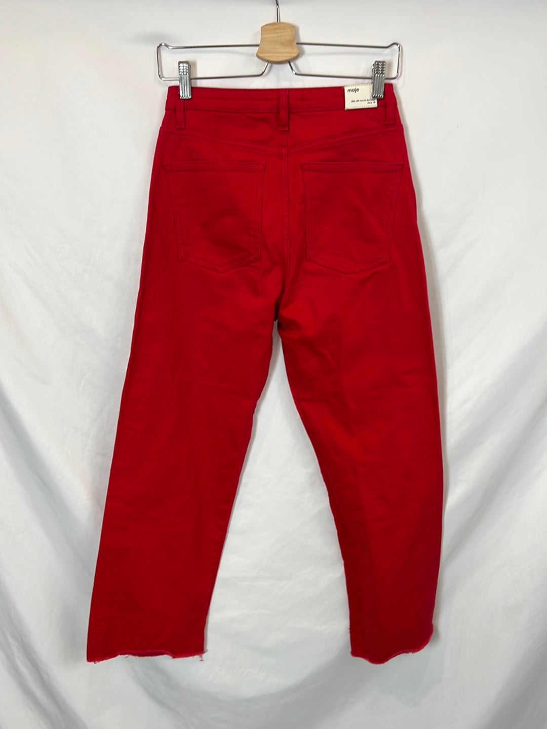 MAJE. Pantalón denim rojo T.38