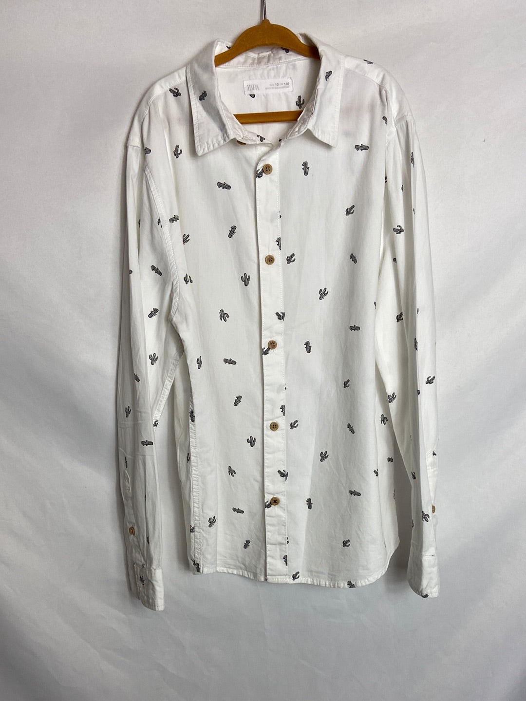 ZARA. Camisa blanca cactus T. 10 años