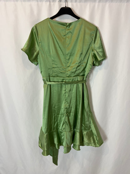 GLOWRIAS. Vestido corto verde satinado. T S