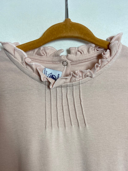 PETIT BATEAU. Camiseta rosa cuello volante T. 6 años