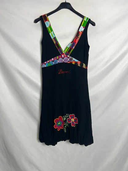 DESIGUAL. Vestido corto negro estampado. T M