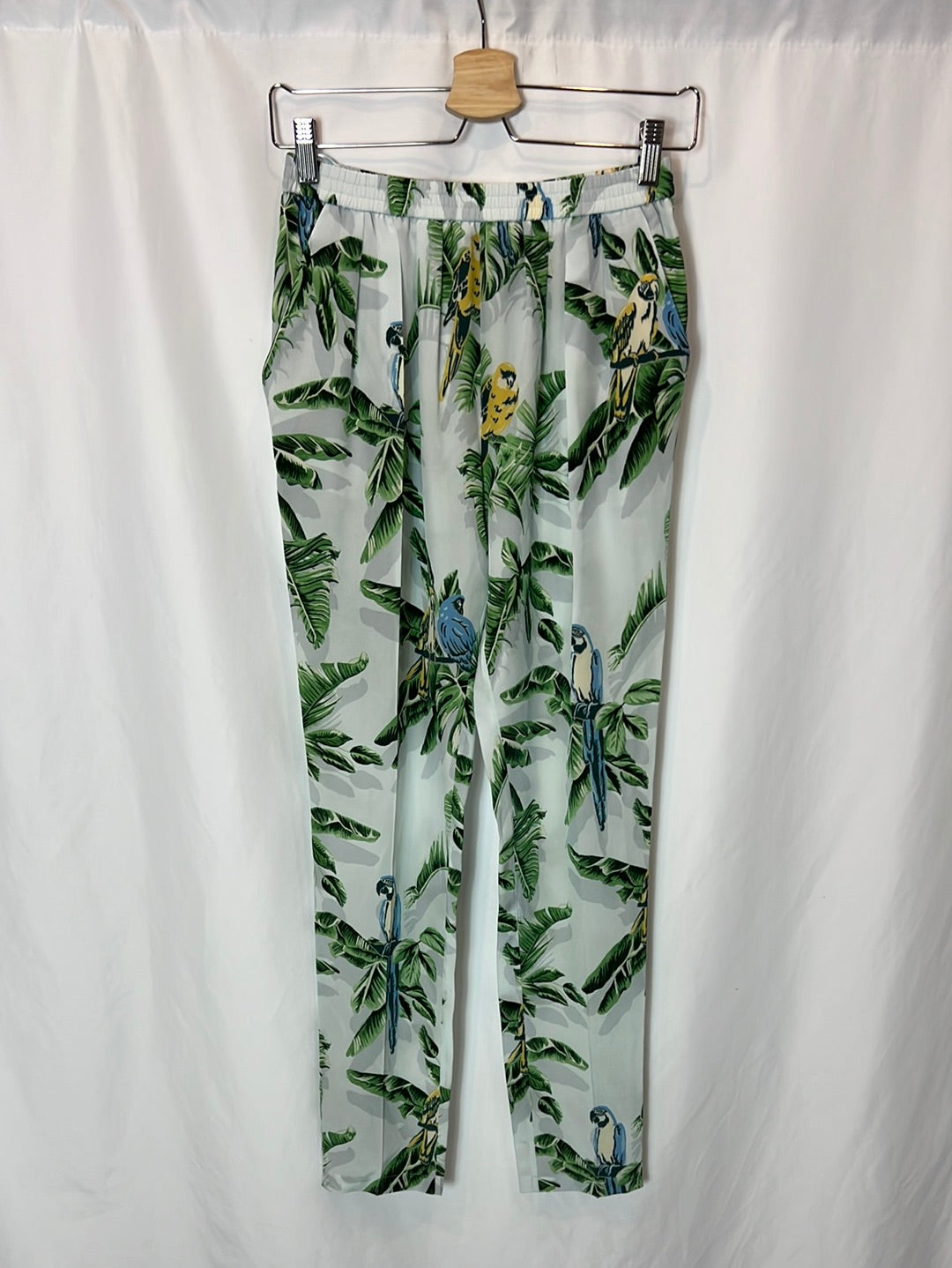 Stella McCartney. Pantalón seda estampado tropical. T 36