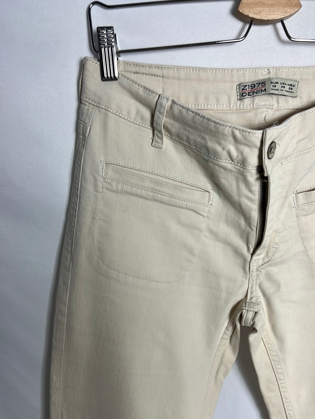 ZARA. Pantalón denim acampando beige. T 38