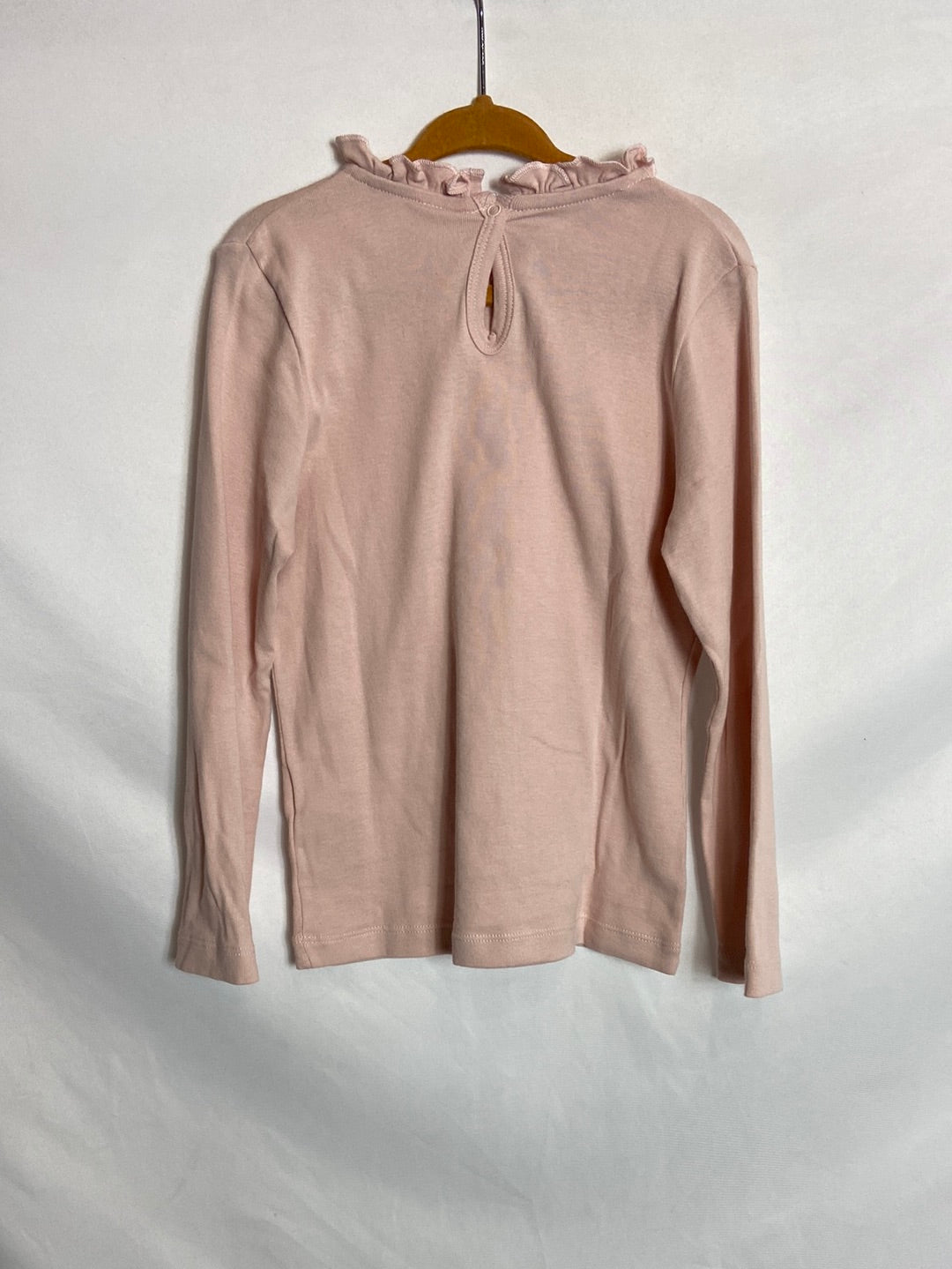 PETIT BATEAU. Camiseta rosa cuello volante T. 6 años