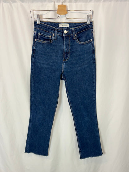 ZARA. Pantalón denim crop acampanado T.38