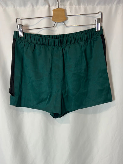 ALEXANDER WANG. Pantalón corto verde seda. T S