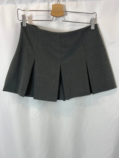 ZARA. Falda/pantalón gris tablas T.m