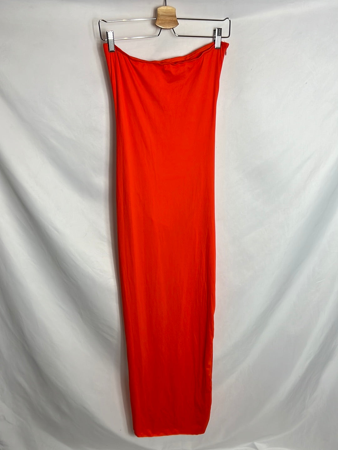 OTRAS. Vestido largo rojo palabra de honor. T M