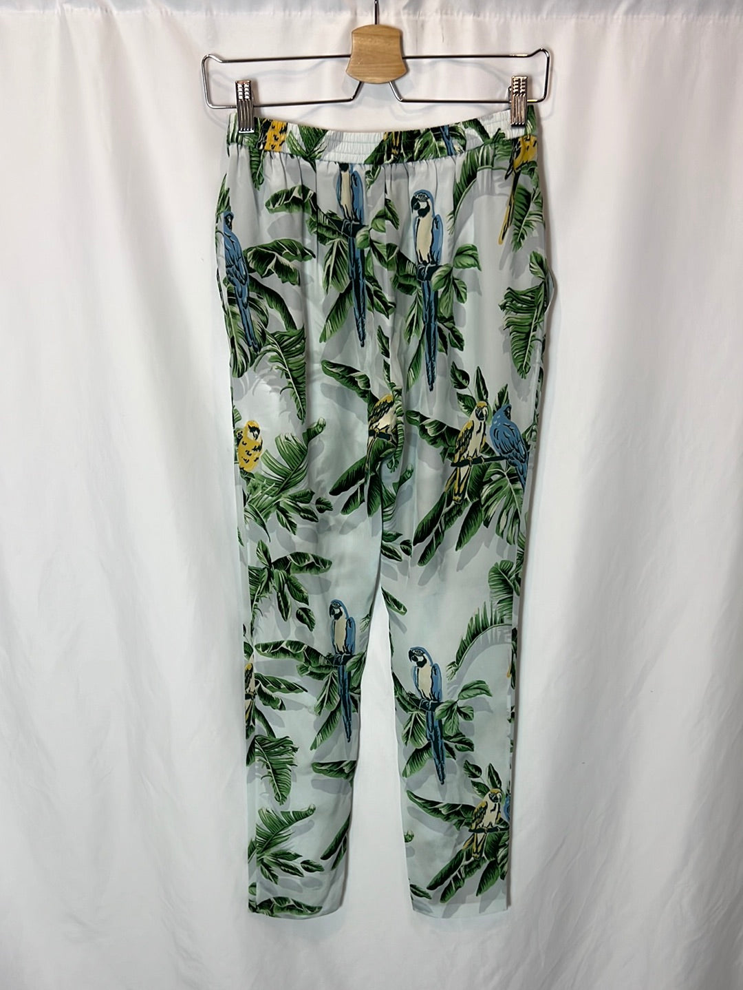 Stella McCartney. Pantalón seda estampado tropical. T 36