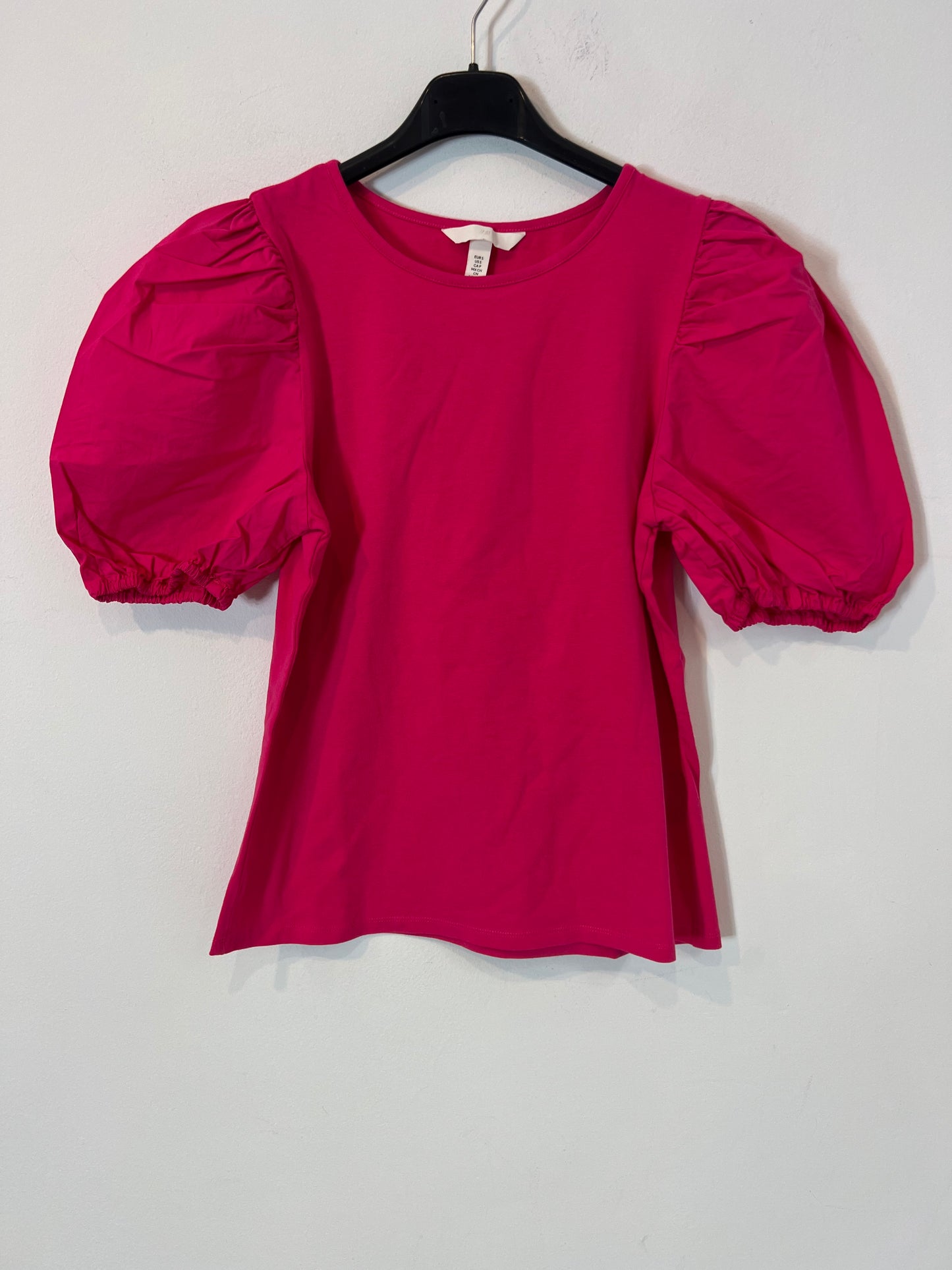 H&M. Camiseta rosa hombros T.s