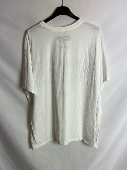 PULL&BEAR. Camiseta blanca Strager things. TM