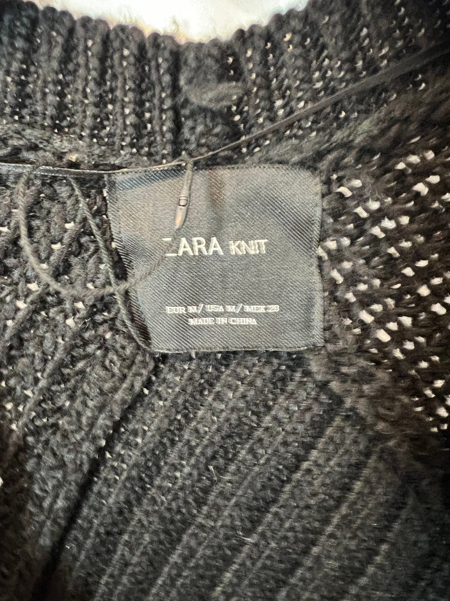 ZARA. Cárdigan negro ochos. T. M