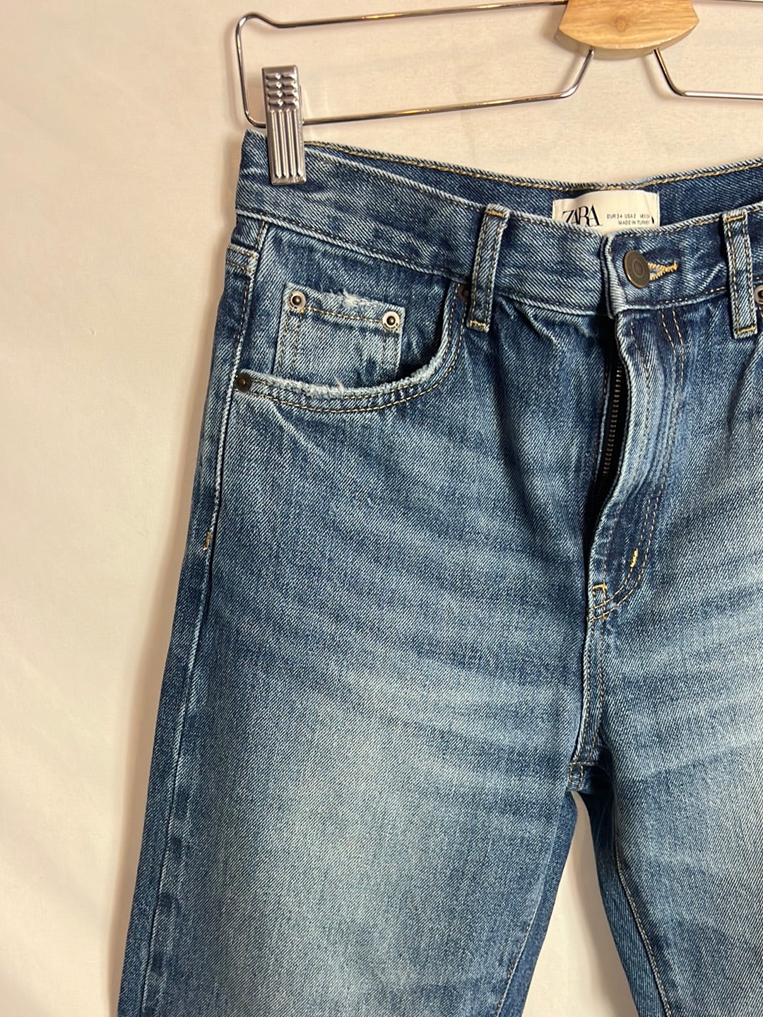 ZARA. Pantalón denim recto T.34