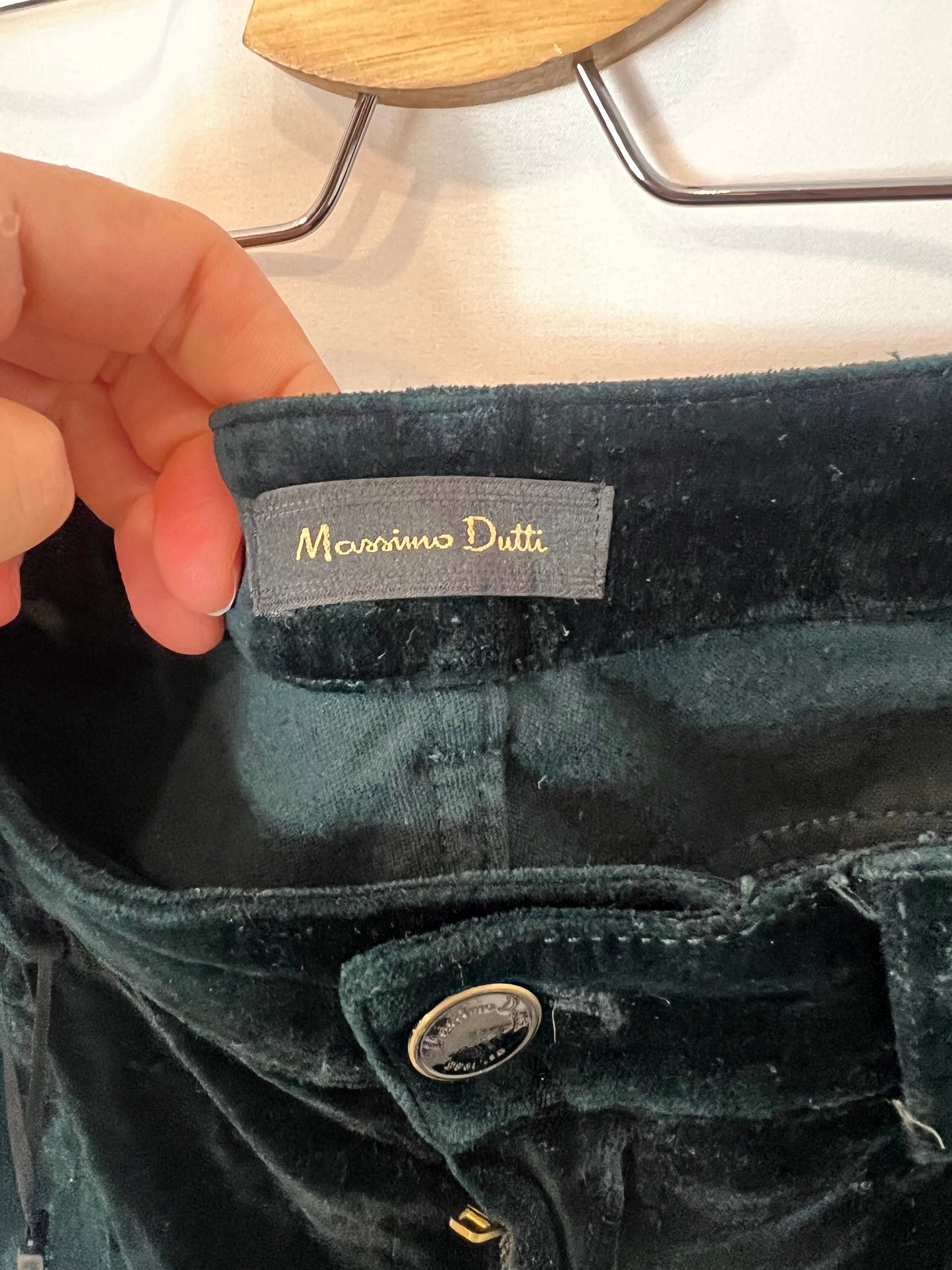 MASSIMO DUTTI. Pantalón verde terciopelo. T 42