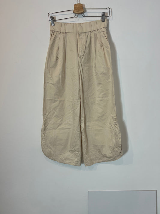 ZARA. Pantalones beige efecto falda. T S