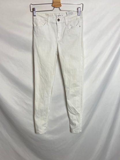 MANGO. Pantalón denim blanco T.34