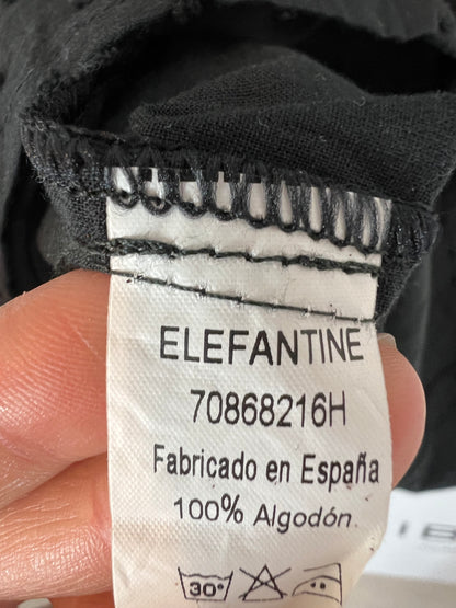 ELEFANTINE. Blusa negra plumeti detalle volante. T M