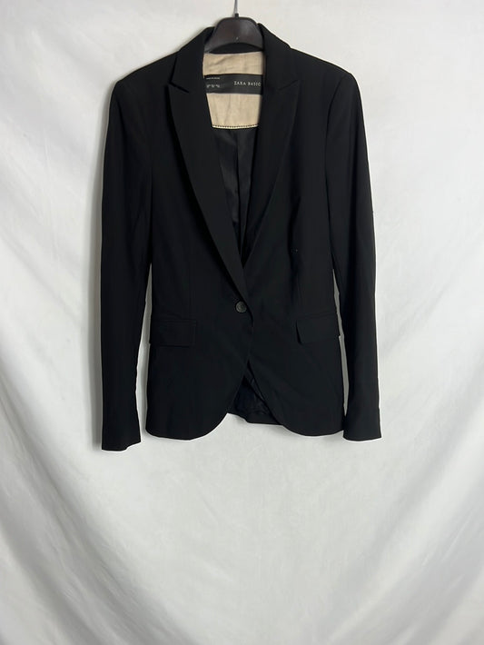 ZARA. Blazer negra básica T.36