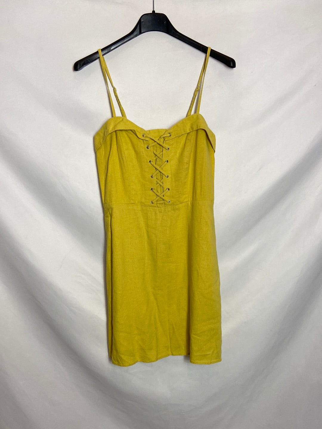 BERSHKA. Vestido tirantes amarillo. T.S