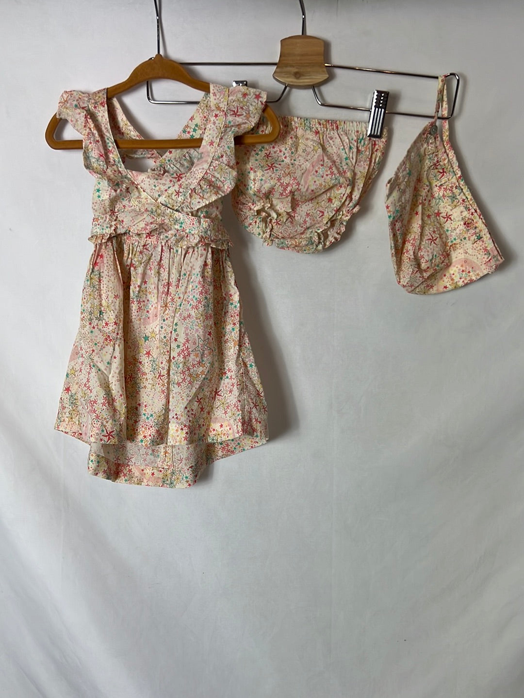 GOCCO. Conjunto vestido estampado colores. T 9-12 meses