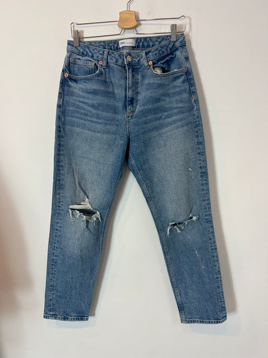 ZARA. Pantalón denim rotos T.40