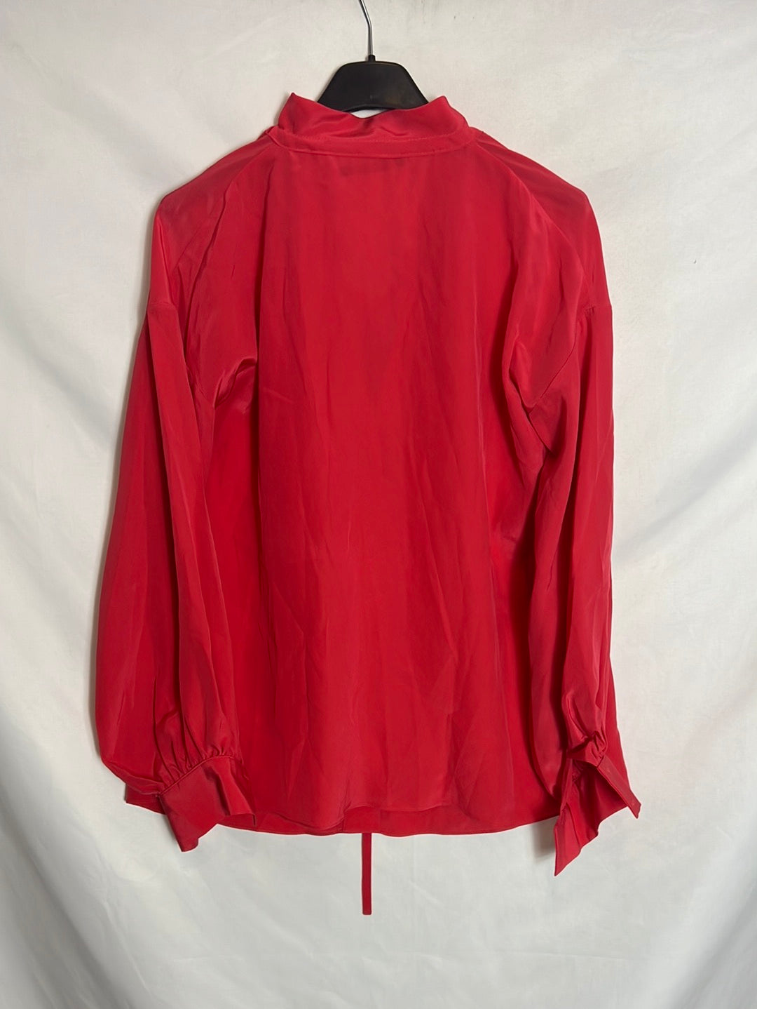 ROBERTO TORRETTA. Blusa seda roja cuello volante. T S/M