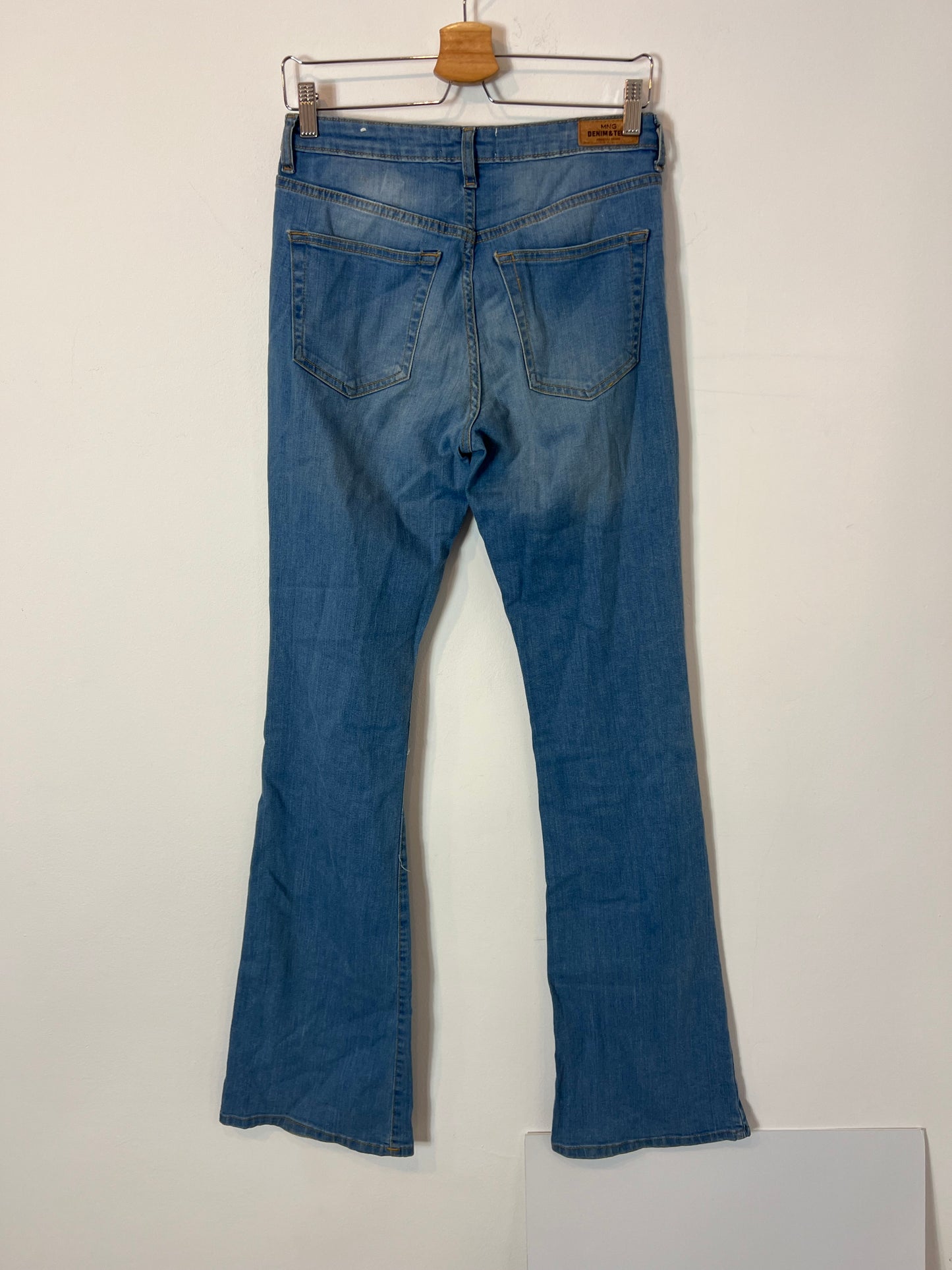 MANGO. Denim campana. T 38