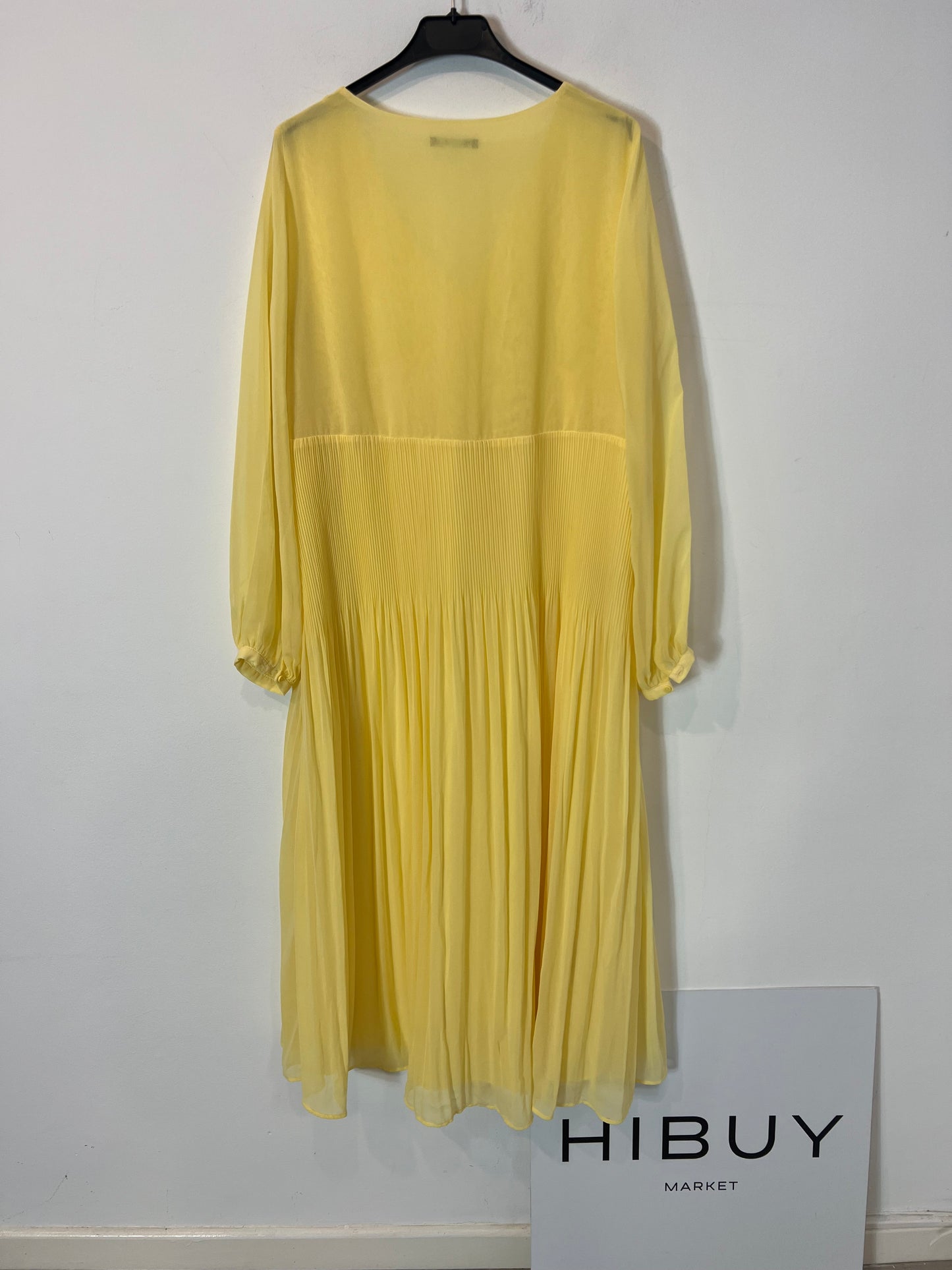 ZARA. vestido largo amarillo plisado T.l